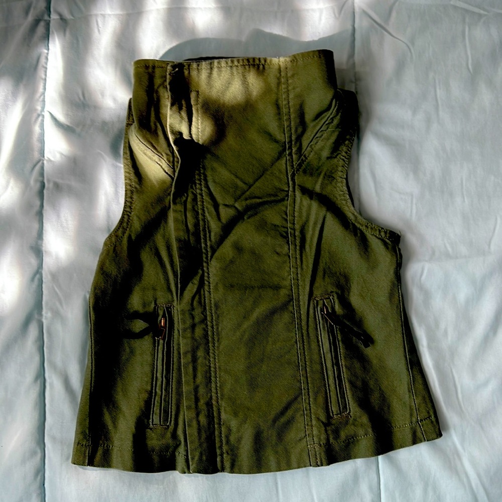 BG girls size 4 army green vest